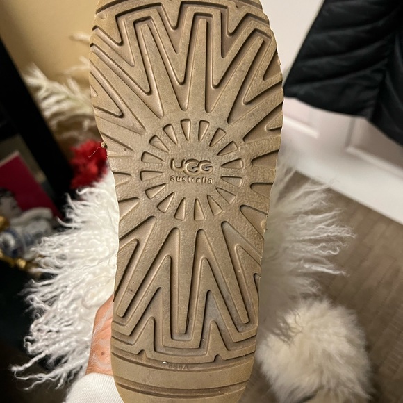 GONE! Tall Mongolian fur Ugg boots size 7 - Picture 4 of 5
